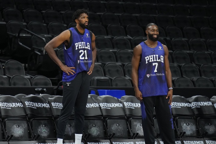 迪恩·韦德:布朗愿为恩比德打无球 这样的巨星在NBA并不多见 迪恩·韦德:布朗愿为恩比德打无球 这样的巨星在NBA并不多见
