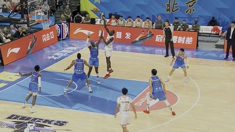 [CCTV全场集锦] 🏀北京58分狂胜深圳迎3连胜 沃特斯7记三分21分 曾凡博19+7